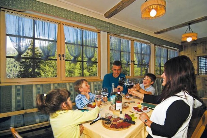 Dining 14 of 20