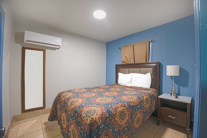 1 King Bed (14 of 32)