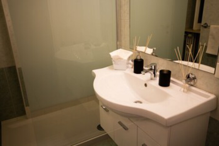 Room 6 of 32