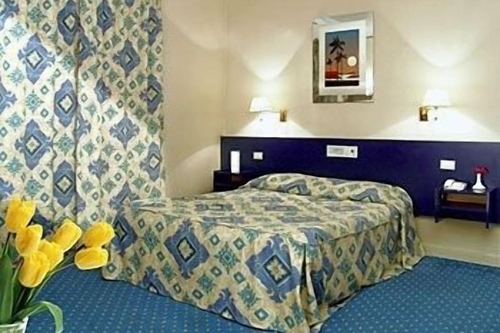 Room 8 of 16