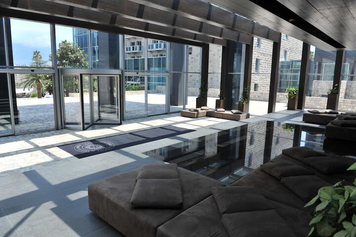 Hotel 2 of 114