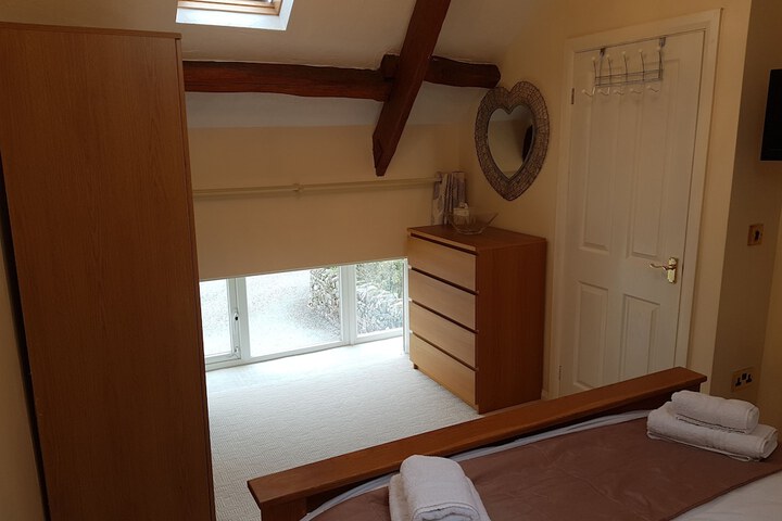 Room 4 of 105