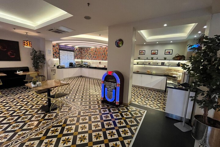 Breakfast area