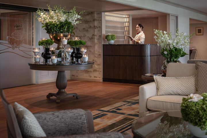 Lounge 135 of 152