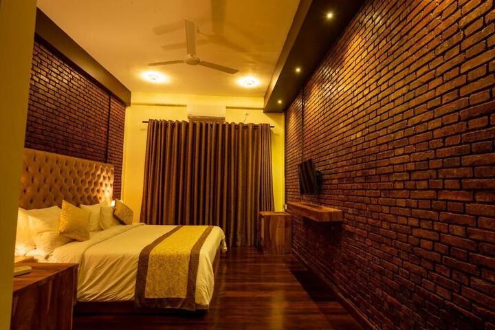 Room 10 of 15