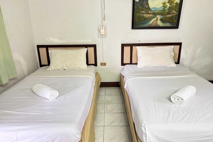 Room 6 of 25