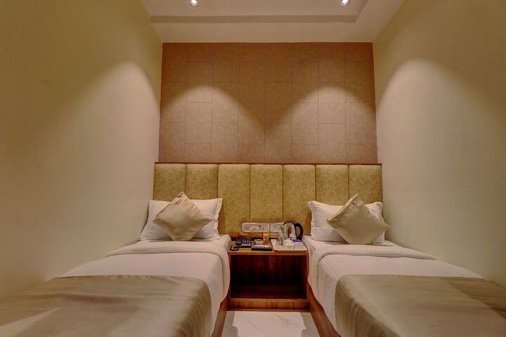 Room 4 of 9