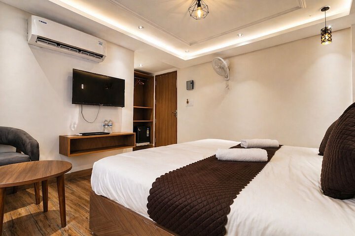 Room 3 of 54