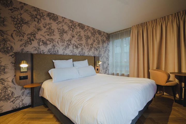 Room 4 of 20
