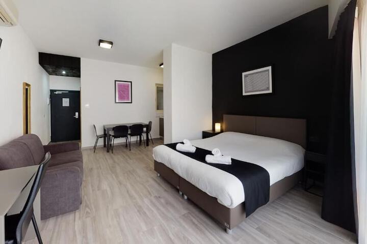Room 7 of 65