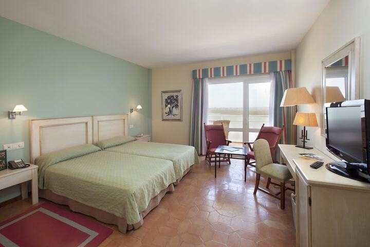 Room 18 of 48