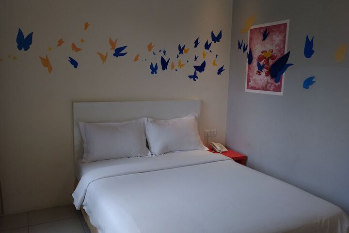 Room 6 of 38
