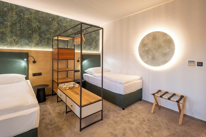 Room 34 of 77