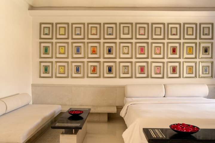 Room 33 of 194