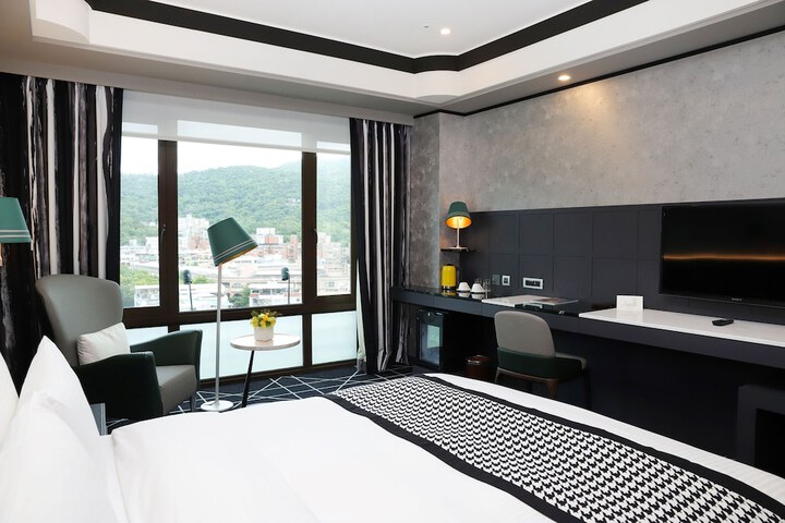 Room 16 of 111
