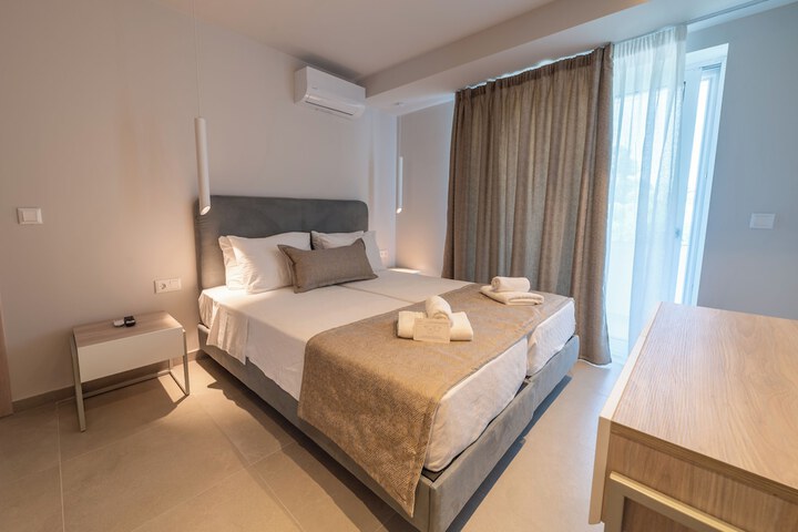 Room 73 of 221