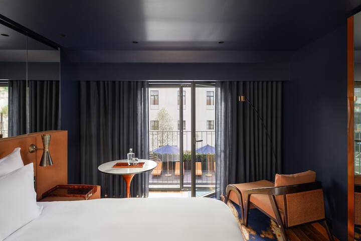 Room 40 of 130