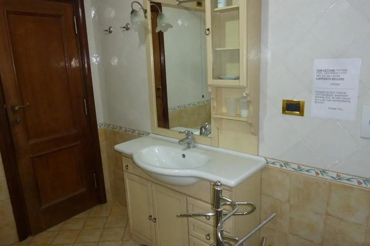 Room 4 of 11