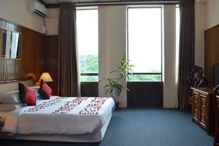 Room 15 of 30