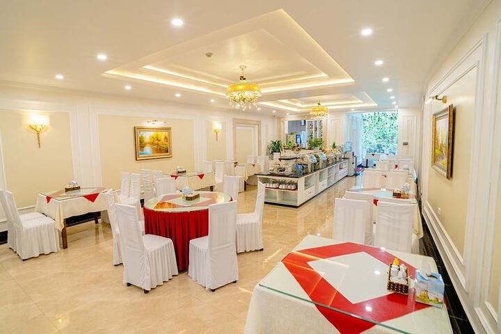 Dining Photos