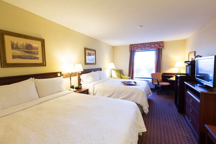 2 Queen Beds (8 of 8)