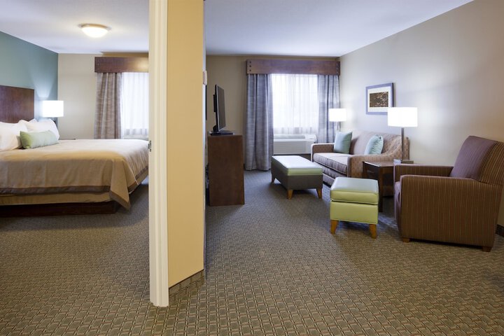 1 King Bed (2 of 4)