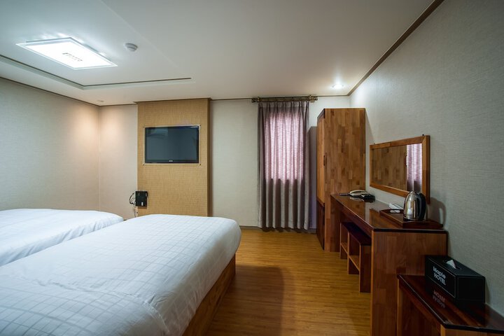 Room 11 of 22