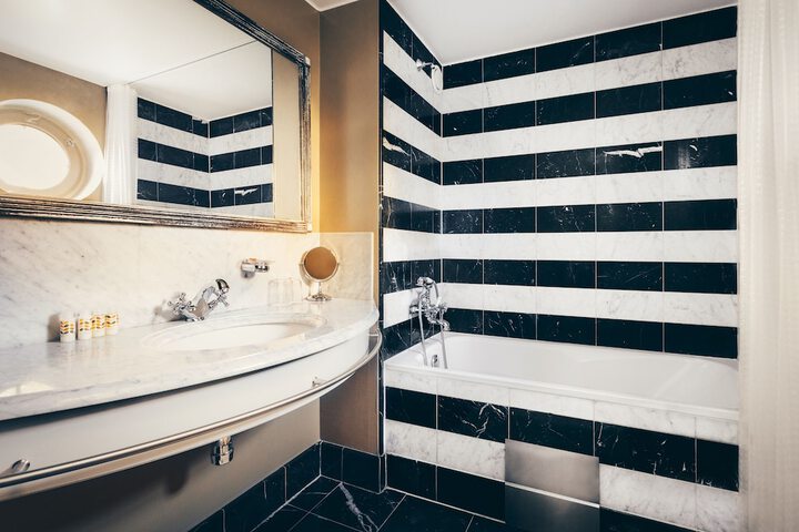 Bathroom Interior Photo