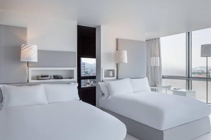 Room 47 of 193