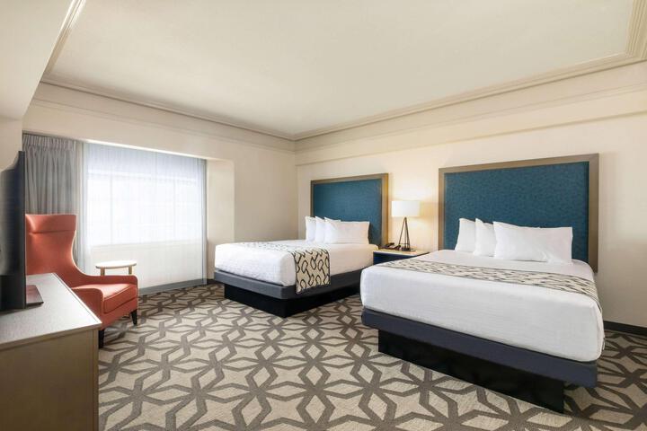 Double Accessible King Size Bed (3 of 3)