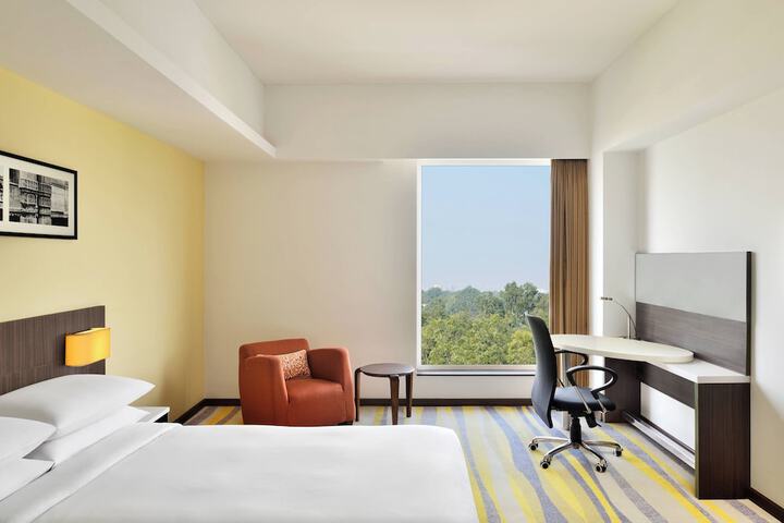 Room 9 of 37