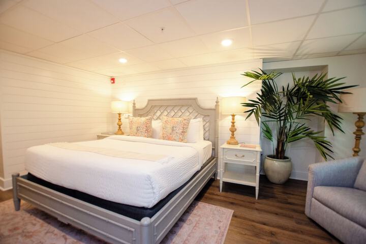 Room 7 of 25