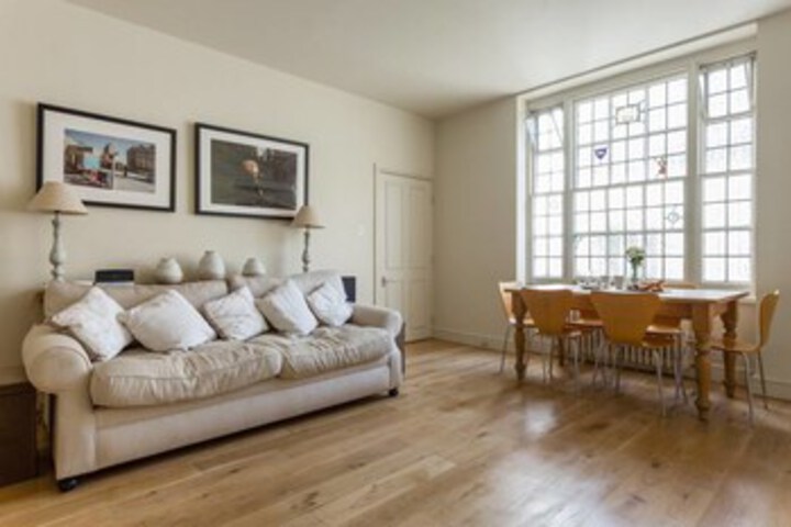 Spacious 2BR Flat in Kensington