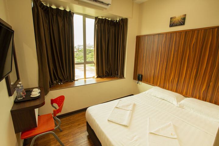 Room 8 of 14