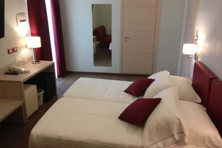 Room 16 of 43
