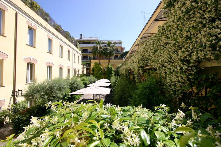 Hotel Exterior 49 of 53