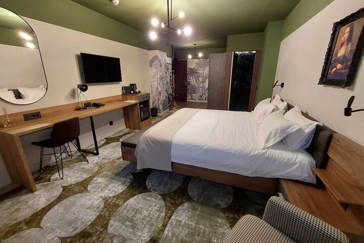 Room 33 of 72