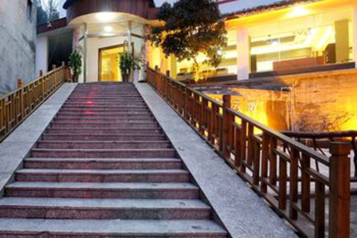 SHAN JIAN YUN GE
