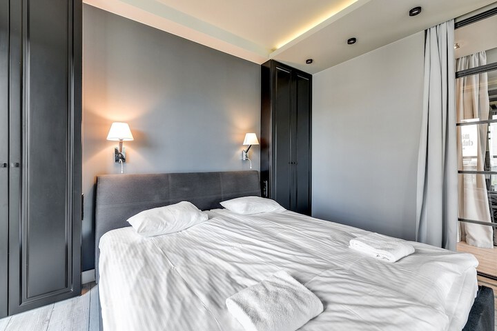 Room 21 of 183