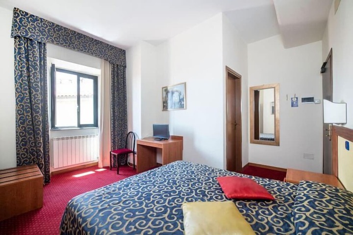 Room 15 of 36