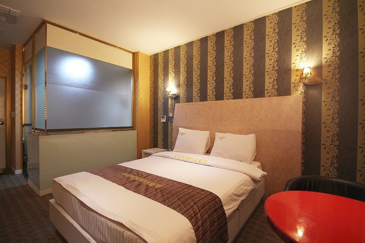 Room 14 of 52