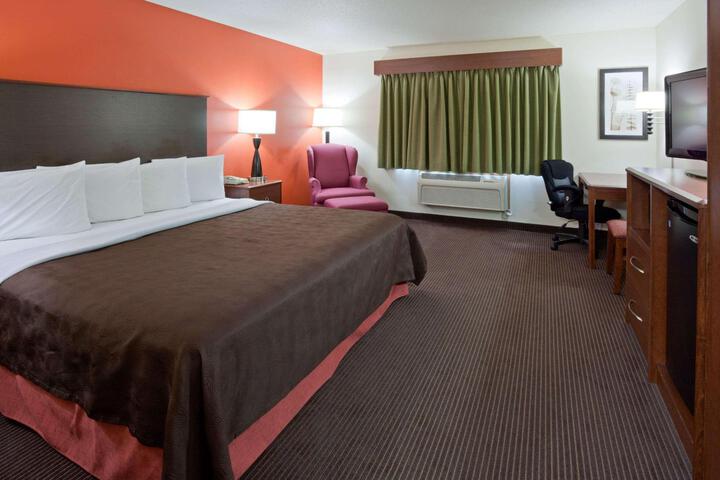 1 King Bed (16 of 30)