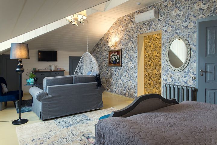 Room 42 of 50
