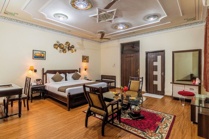 Room 4 of 7