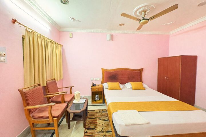 Room 3 of 16