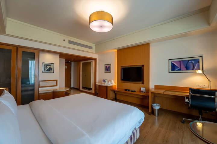 Room 15 of 76