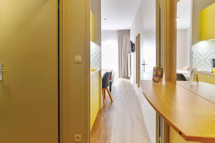 Room 4 of 28