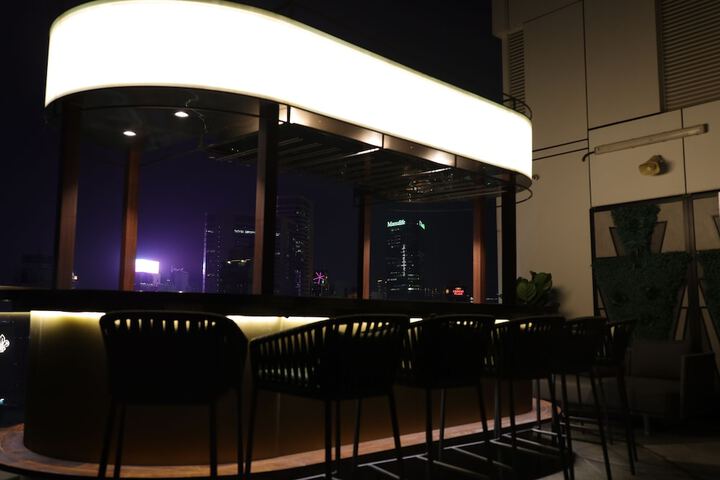 Lounge 75 of 89