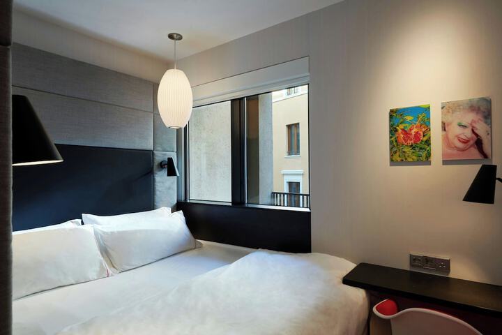 Room 42 di 70