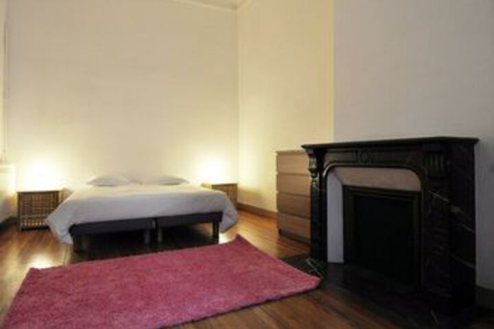 Room 5 of 11